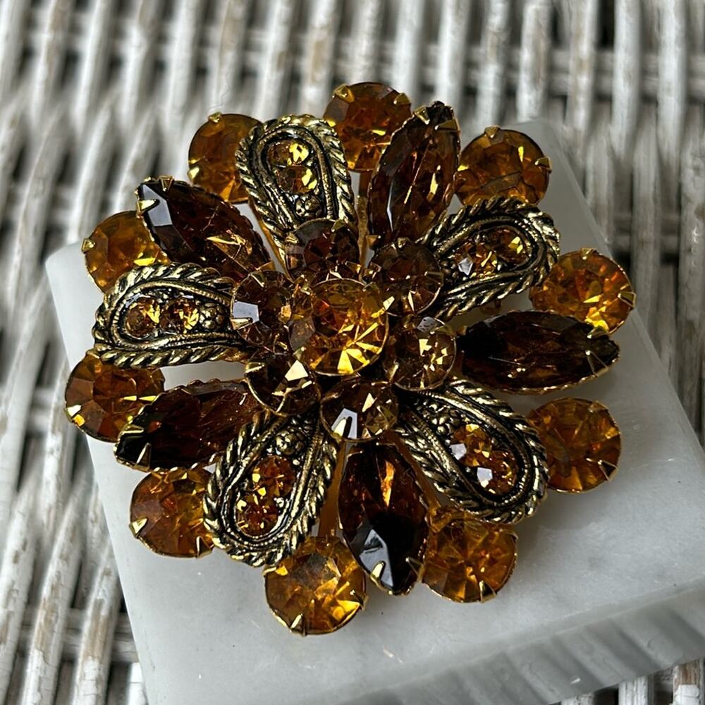Gorgeous Vintage 2” Rhinestone Brooch #410. Light dark topaz brown